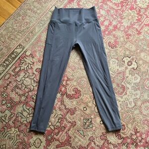 Vuori leggings. Like new. Medium
